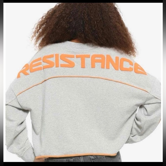 Star Wars: The Rise Of Skywalker Resistance Raw-Edge Athletic Jersey crop - Picture 2 of 11